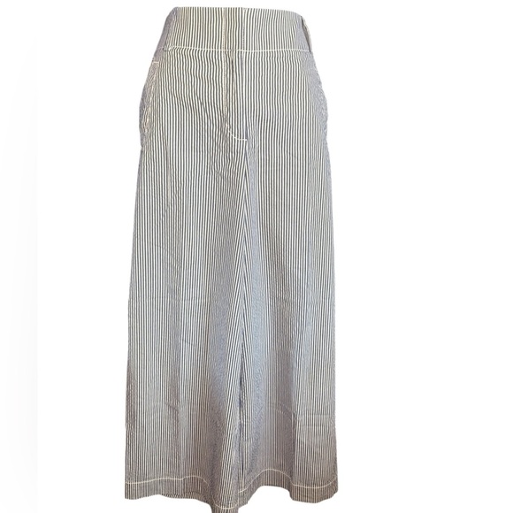 Ann Taylor LOFT Julie / Seersucker Stripe High Waist Crop Capri Pants / Size 2 - Picture 1 of 9
